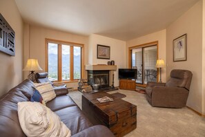 Smart TV - Mountain views in this cozy condo, Kendall 444, located in the heart of Purgatory Village. (Durango)