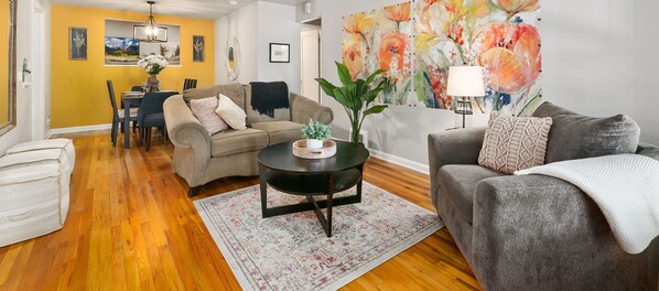 House, Multiple Beds, Patio, Garden View (726 Eastdale Drive) | Living area