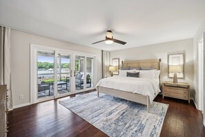 5 bedrooms, iron/ironing board, travel cot, free WiFi - Private Waterfront Home with heated pool, hot tub, firepit, kayaks, game room and much more! (Denver)