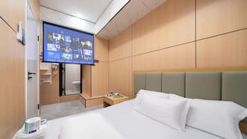 Standard Theatre Ensuite | Free WiFi, bed sheets