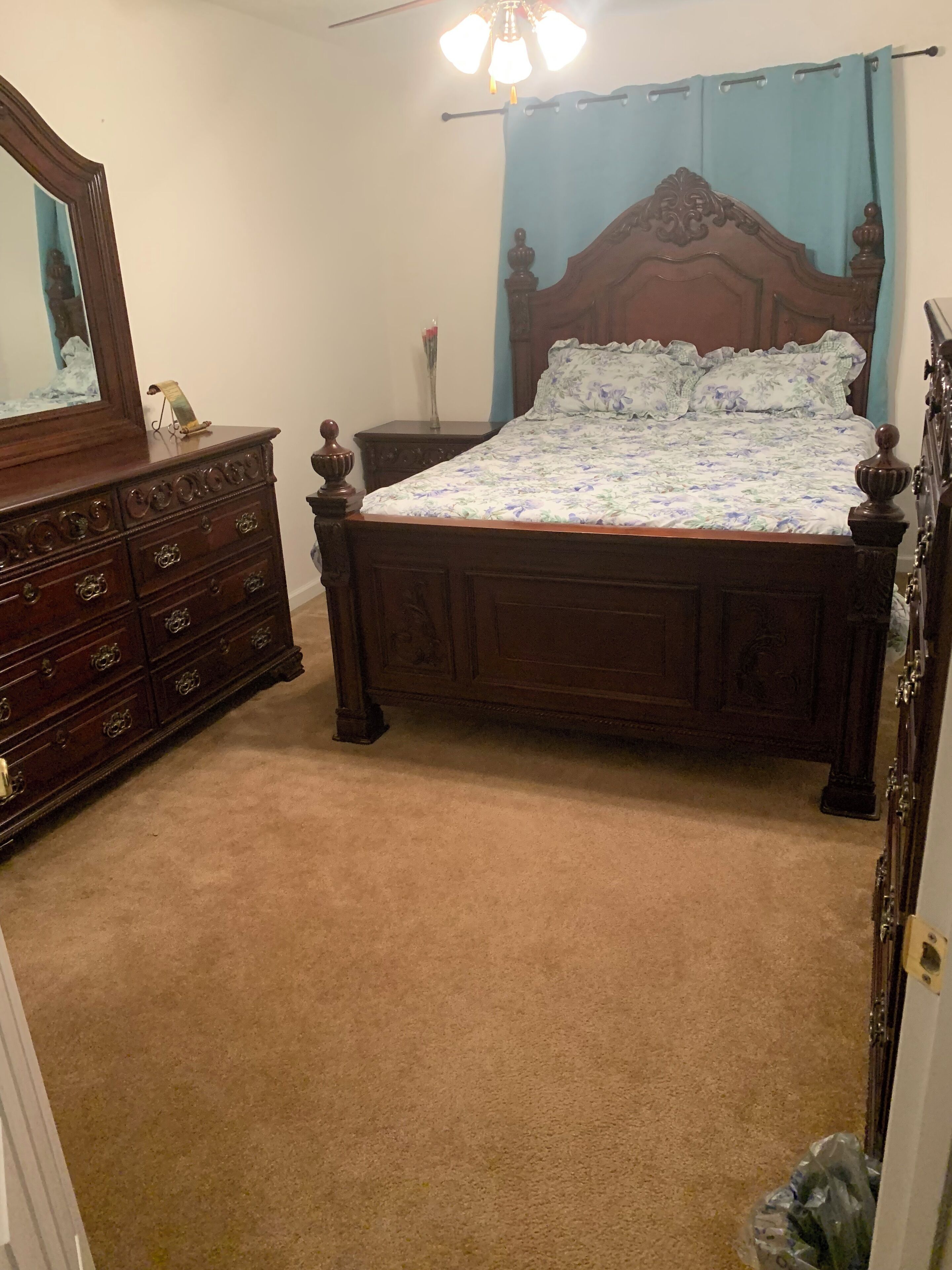 4 bedrooms, iron/ironing board, Internet, bed sheets