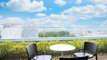 プレミアツイン【禁煙】 | 羽毛の掛け布団、遮光カーテン、WiFi (無料)、ベッドシーツ
