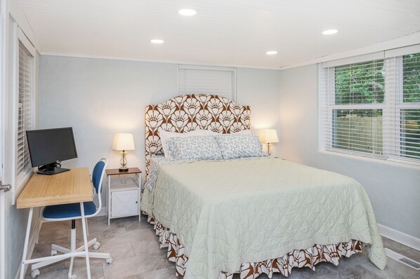 3 bedrooms, iron/ironing board, WiFi, bed sheets