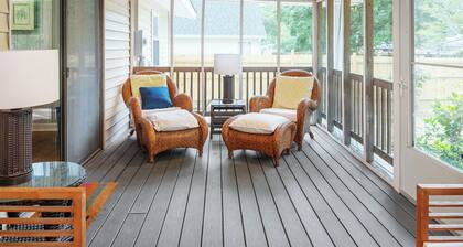 GOLF CART Included Oak Island Cottage - Pet-friendly, Fire Pit, Porch, Sleeps 8