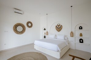 Deluxe Βίλα, 3 Υπνοδωμάτια, Αίθριο, Θέα στην Πισίνα | Σεντόνια από αιγυπτιακό βαμβάκι, κλινοσκεπάσματα υψηλής ποιότητας 