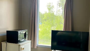 Habitación individual superior, vistas a la colina | Escritorio, espacio para trabajar con un portátil, wifi gratis