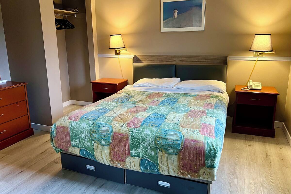 Superior Single Room, Hill View | Desk, laptop workspace, WiFi (free)