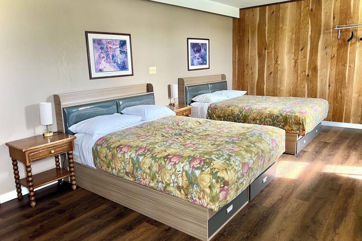 Superior Twin Room, Non Smoking | Desk, laptop workspace, WiFi (free)