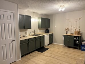 Mikroaaltouuni, uuni, liesi, astianpesukone