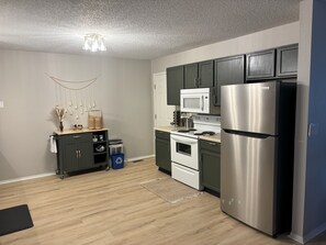 Micro-ondes, four, plaque de cuisson, lave-vaisselle