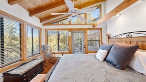 3 bedrooms, iron/ironing board, WiFi (free), bed sheets - Prescott Pine Retreat | Views • Fireplace • Patio (Prescott)