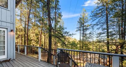 Beautiful forest retreat with stunning views
