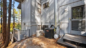 المنطقة المحيطة بالمنشأة