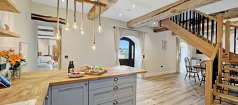 Broomy Barn, Bromtpon Regis