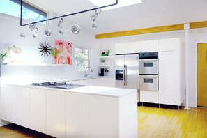 Micro-ondas, fogão, cooktop, lava-louças