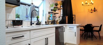 Vegas Vibes Hideaway, a charming 1-bedroom house