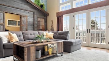 Pejs, bordtennisbord, stereoanlæg