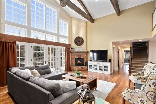 Spacious Escape where Fun Meets Luxury Relaxation