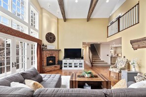 Fireplace, table tennis, stereo