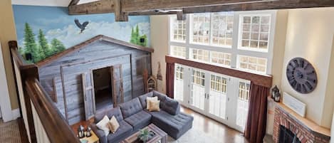 Smart TV, caminetto, videogiochi, tavolo da calcetto