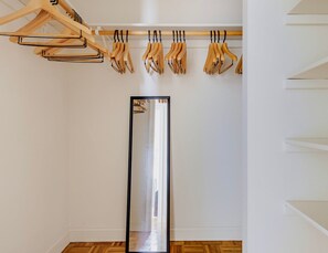 Interior - Blueground | Fenway–Kenmore, fitness, nr Fenway Park (Boston)