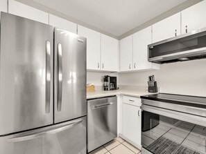Micro-ondes, four, plaque de cuisson, lave-vaisselle