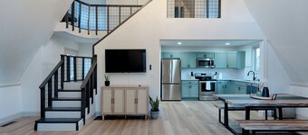 Top-rated 4-bedroom Lake Cumberland Retreat with Hot tub, Firepit, Lake Access