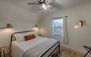 4 bedrooms, desk, iron/ironing board, free WiFi