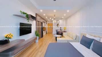 Studio, 1 Queen Bed, Balcony, Beach View | Blackout curtains, soundproofing, iron/ironing board, free WiFi