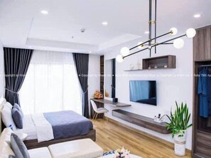 Studio, 1 Queen Bed, Balcony, Beach View