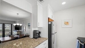Private kitchen - NEWLY RENOVATED 2BR 2BA CONDO - FREE BEACH SERVICE (Destin)
