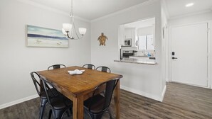 Dining - NEWLY RENOVATED 2BR 2BA CONDO - FREE BEACH SERVICE (Destin)