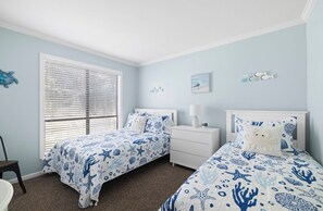 2 bedrooms, iron/ironing board, WiFi, bed sheets - NEWLY RENOVATED 2BR 2BA CONDO - FREE BEACH SERVICE (Destin)