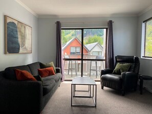 TV - Robins Retreat-Town Center - Parking - Easy access (Queenstown)