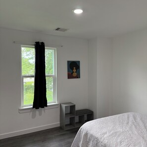 3 chambres, fer et planche à repasser, Wi-Fi, draps fournis