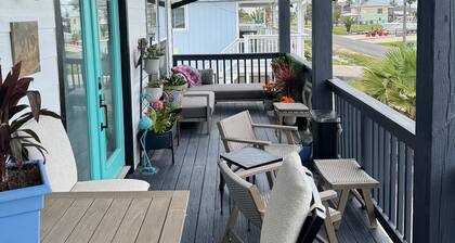 Bay Paradise with Views. Sleeps 4, Pets welcome, steps away from fishing piers