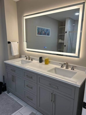 Hair dryer, towels - Rivers Edge Retreat (Front Royal)