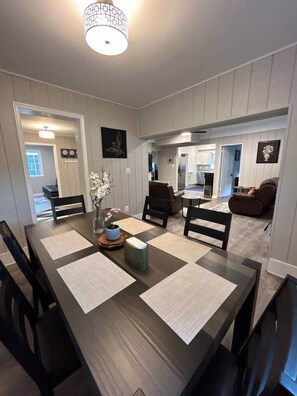 Dining - Rivers Edge Retreat (Front Royal)