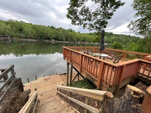 Outdoor dining - Rivers Edge Retreat (Front Royal)