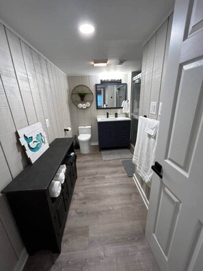 Hair dryer, towels - Rivers Edge Retreat (Front Royal)