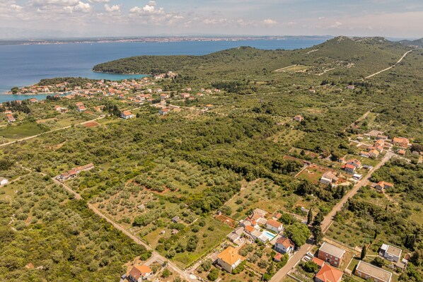 Aerial view - Apartment Varos 2+1 with shared pool (Ugljan)