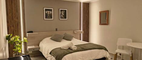 Habitación superior con 1 cama matrimonial o 2 individuales, 1 cama Queen size, se aceptan mascotas | Sábanas de algodón egipcio, ropa de cama de alta calidad y edredón