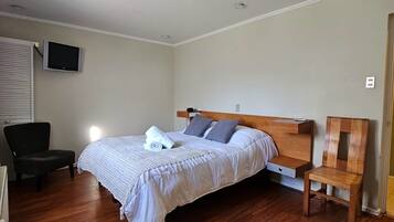 Standard Room | Desk, free WiFi