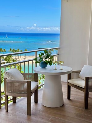 Outdoor dining - Oceanfront Home with Fireworks every Friday (Car Available) (Honolulu)