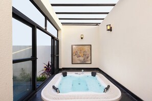 Grand Villa, Resort View | Deep soaking bathtub - The Golden Tusk By Ivory Destinations (Ramnagar)