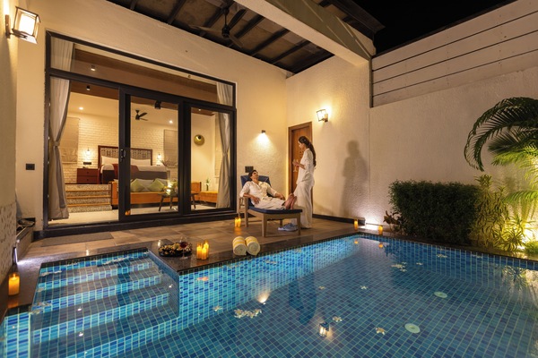 Villa Grand, vistas al complejo turístico | Escritorio, wifi gratis, ropa de cama