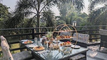 餐饮