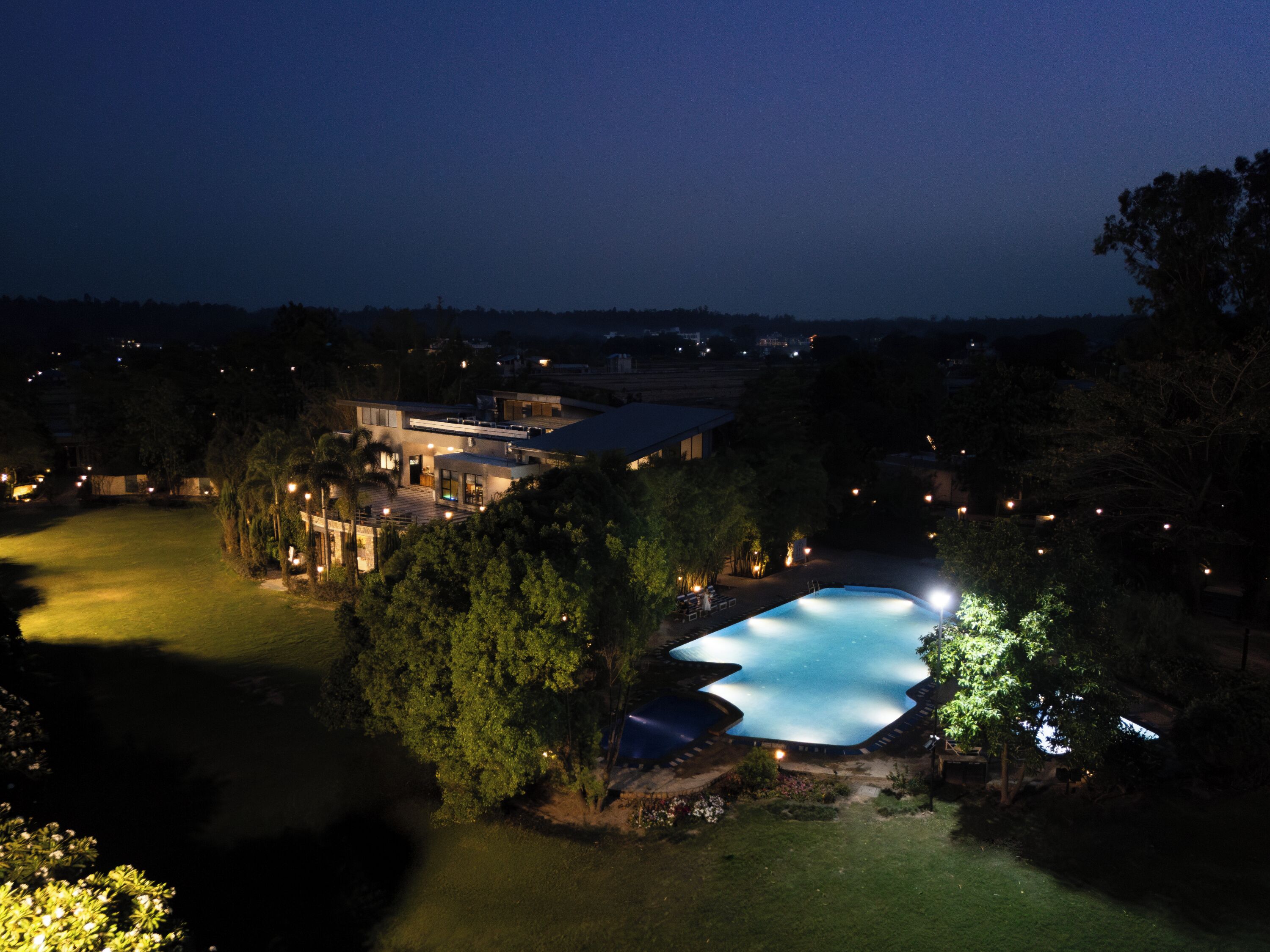 2 outdoor pools