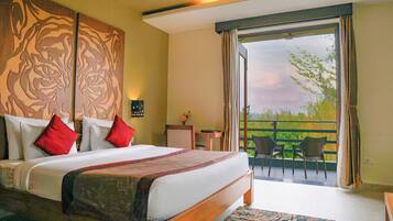 Family Suite, Garden View | Desk, free WiFi, bed sheets