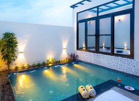 Villa Grand, vistas al complejo turístico | Piscina privada